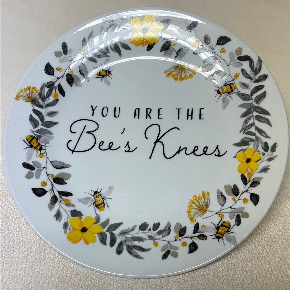 Royal Norfolk White Plate with Yellow and Black Bee Design
